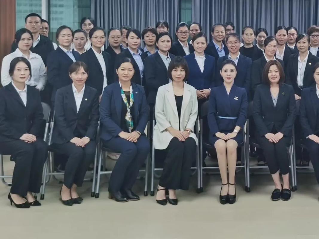 保險行業(yè)《商務(wù)禮儀》培訓(xùn) 從產(chǎn)品到服務(wù)，從服務(wù)到禮儀服務(wù)的演進路徑